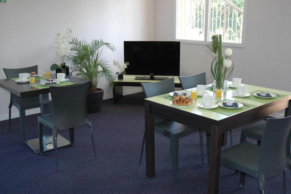 إكوموفيل Le Fleur"H"On 11 D'Honfleur, T2 En Residence Avec Piscine, Wifi Et Parking Gratuits المظهر الخارجي الصورة